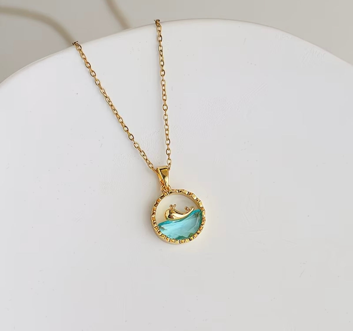 Whale-themed Unique Design, Elegant Iridescent Blue Ocean Collarbone Chain from the Marine Series 🌊🐬