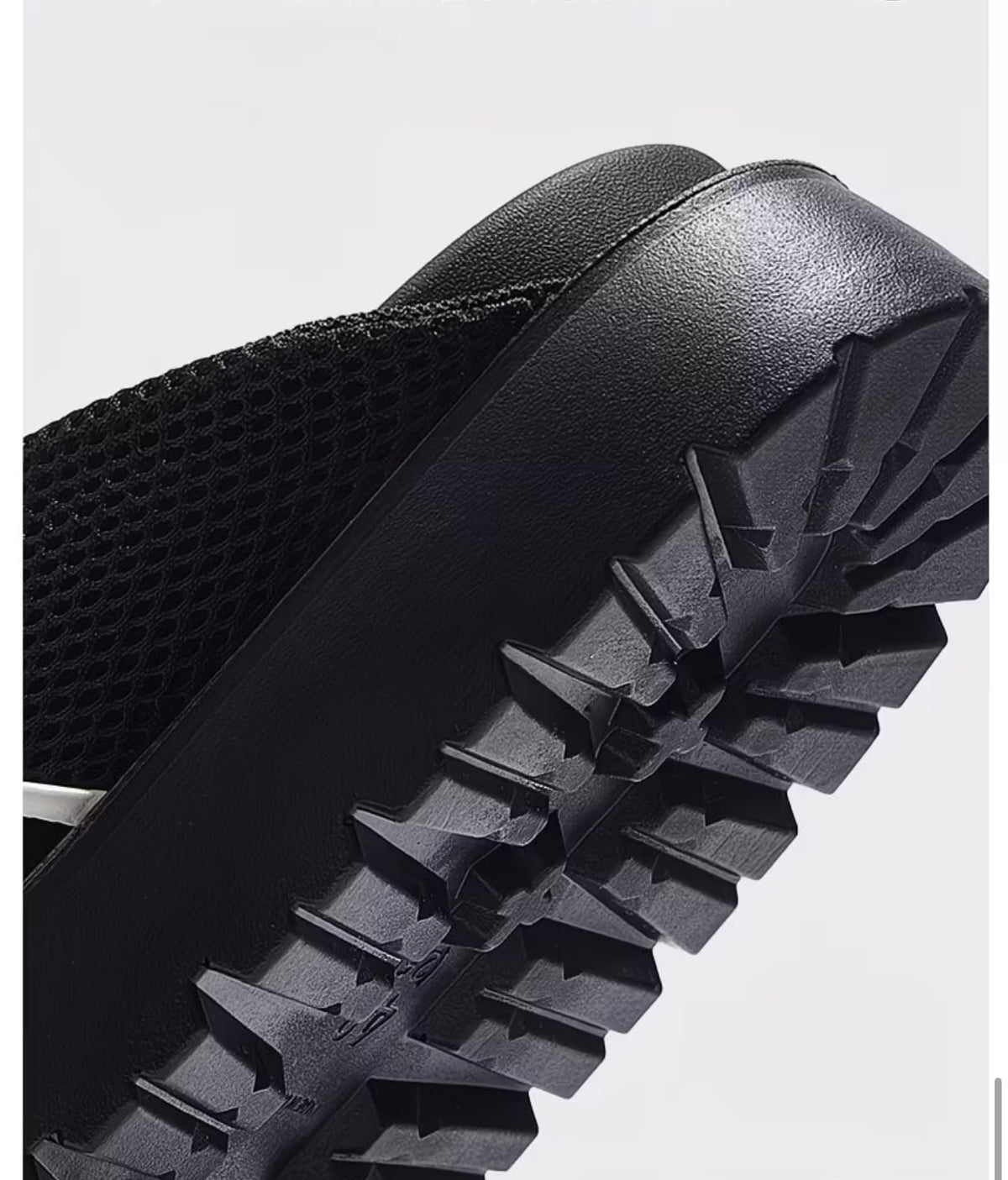 Slip-On Mules for Outdoor
Wear, Thick-Soled Closed-Toe Loafers, Easy-to-Wear Unisex Summer Shoes