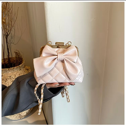 Stylish Chain-Mouth Red Envelope Crossbody Bag with Unique Design