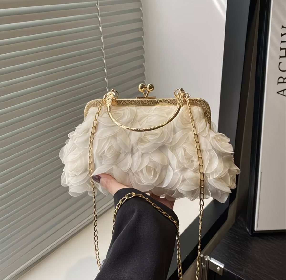 Trendy Versatile Locking Clasp Rose Shoulder Crossbody