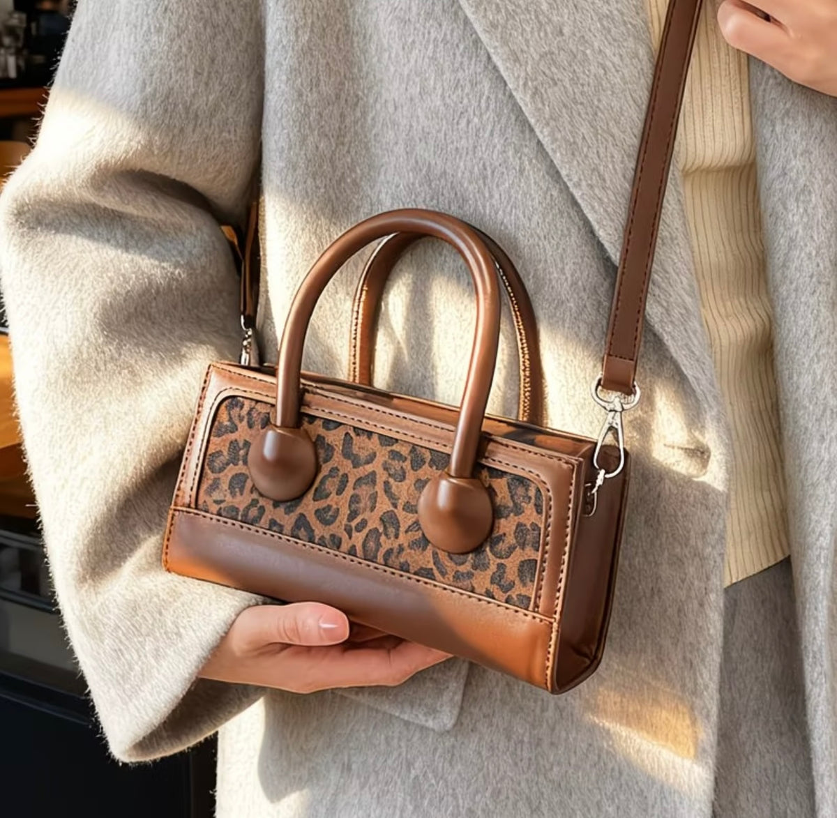 Vintage-style Leopard Print Small Bag for Women 🤎