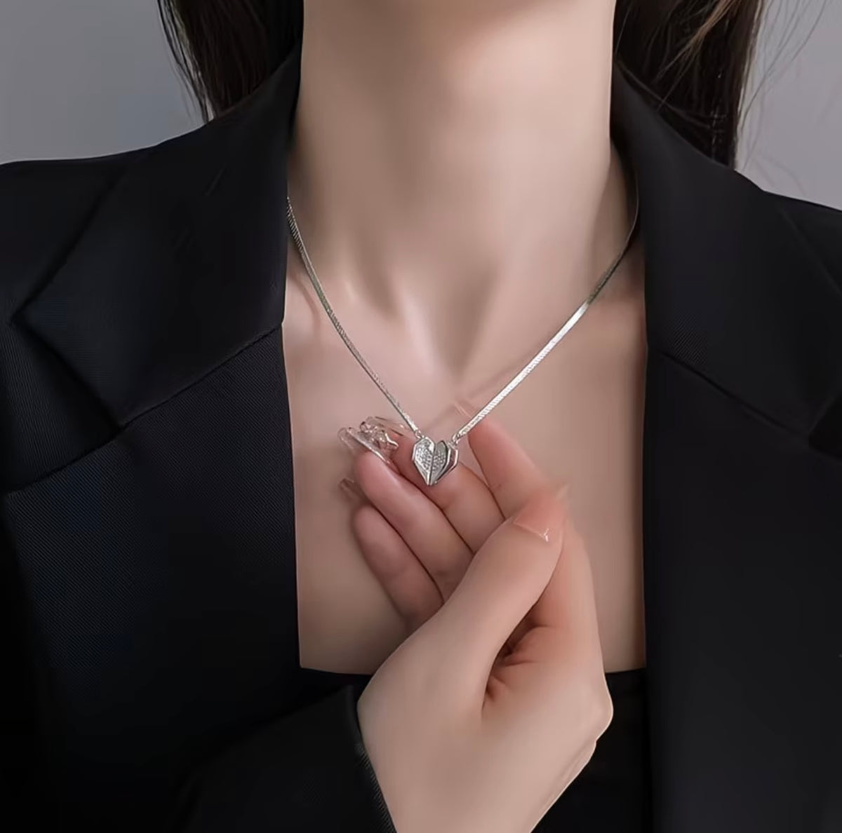 3D Multi-faceted
Diamond-Studded Heart Pendant Necklace