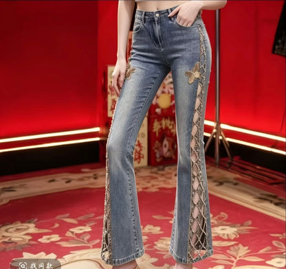 Spring/Summer New High-Waisted Stretch Denim
Cropped Pants with Butterfly Embroidery, Side Cut-Outs, Rhinestone Accents, Slimming Flared Leg Design 👖