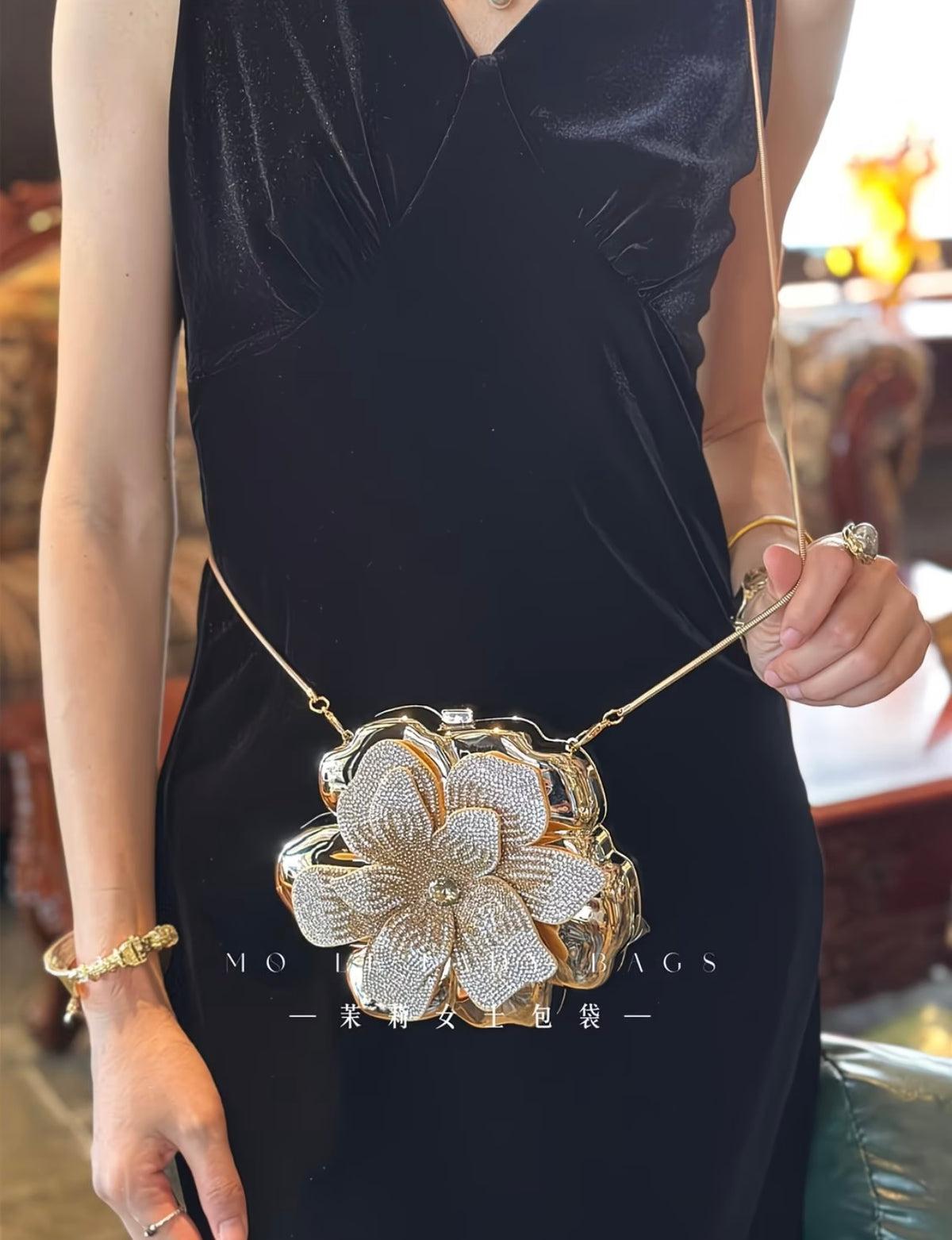 Elegant French-style golden sparkling rhinestone floral acrylic clutch bag 🌸