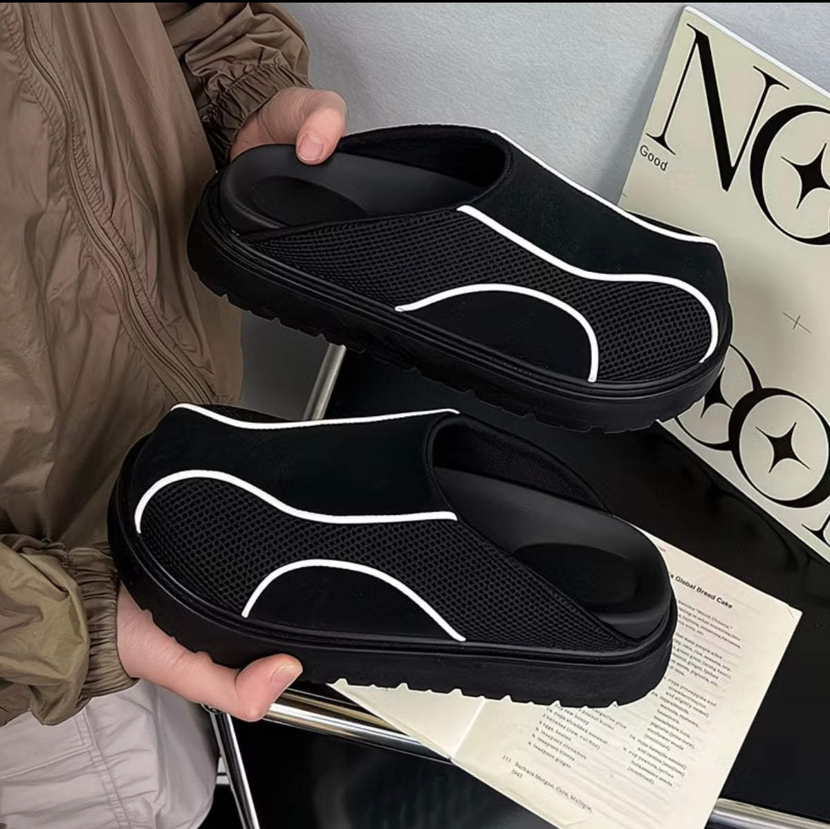 Slip-On Mules for Outdoor
Wear, Thick-Soled Closed-Toe Loafers, Easy-to-Wear Unisex Summer Shoes