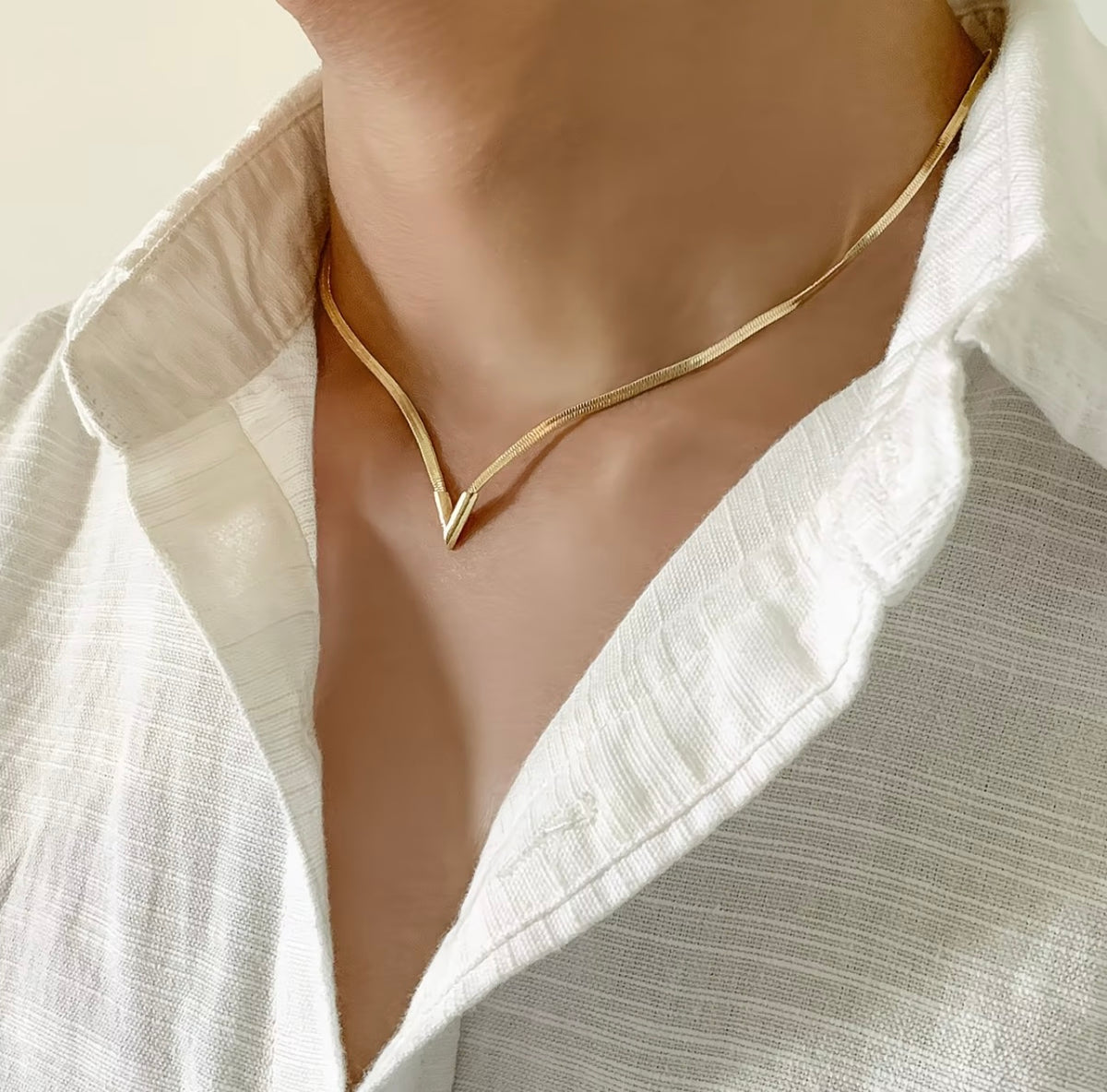 Elegant V-shaped Copper Flat Chain Necklace, Trendy Neck Accessory for Summer