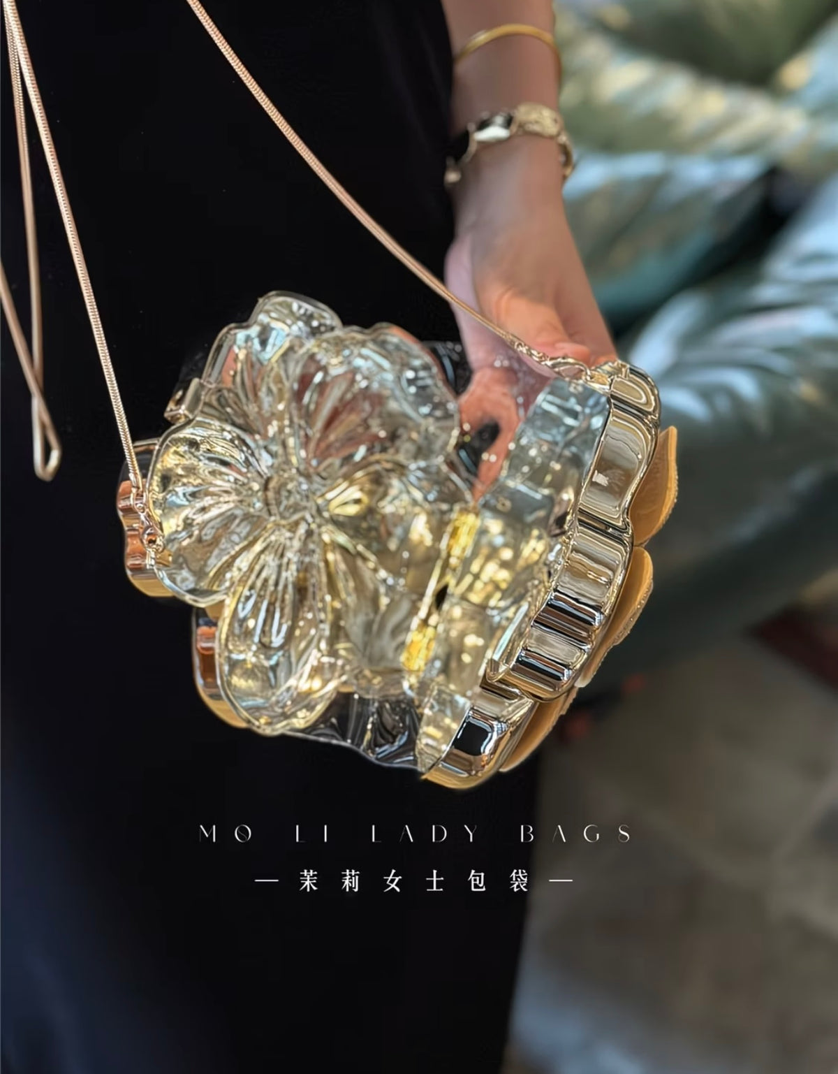 Elegant French-style golden sparkling rhinestone floral acrylic clutch bag 🌸