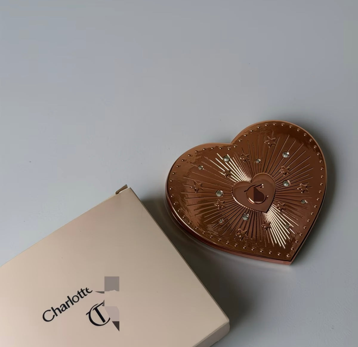 Charlotte Tilbury-Aesthetic Heart-Shaped Folding Makeup Mirror, Portable Rotating