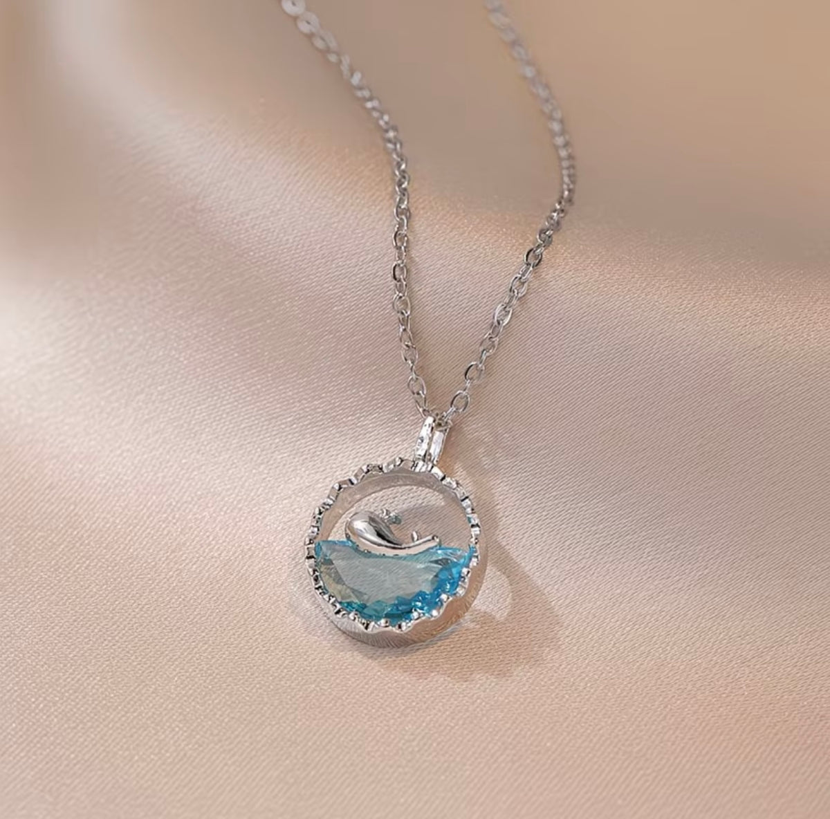 Whale-themed Unique Design, Elegant Iridescent Blue Ocean Collarbone Chain from the Marine Series 🌊🐬