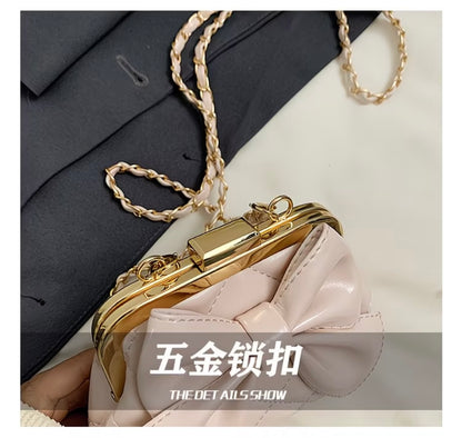 Stylish Chain-Mouth Red Envelope Crossbody Bag with Unique Design
