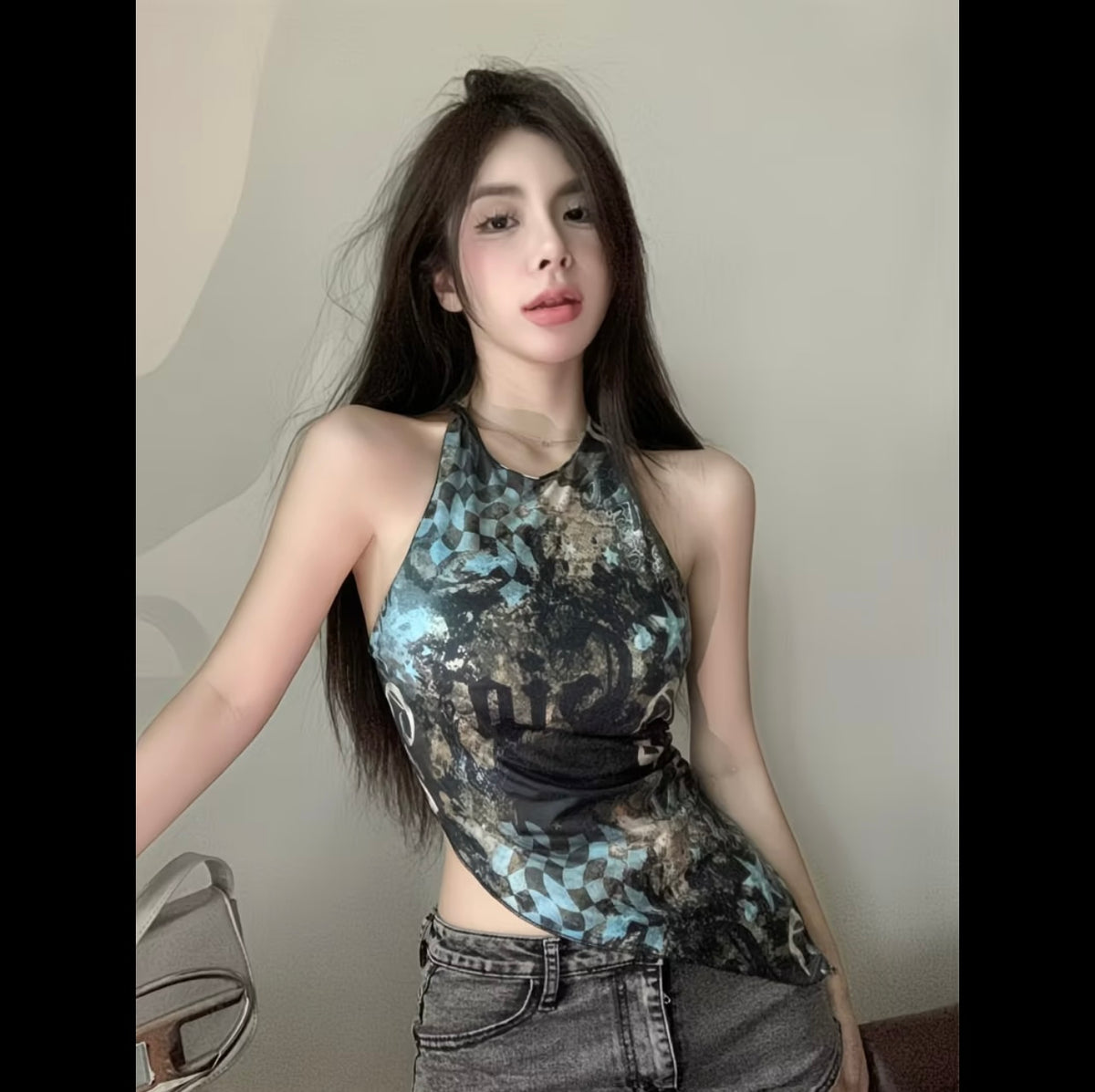 Spicy Girl Vintage Print Halter Neck
Sleeveless Tank Top for Women, Summer Backless Irregular Hem Crop Top as Outerwear 💙👗