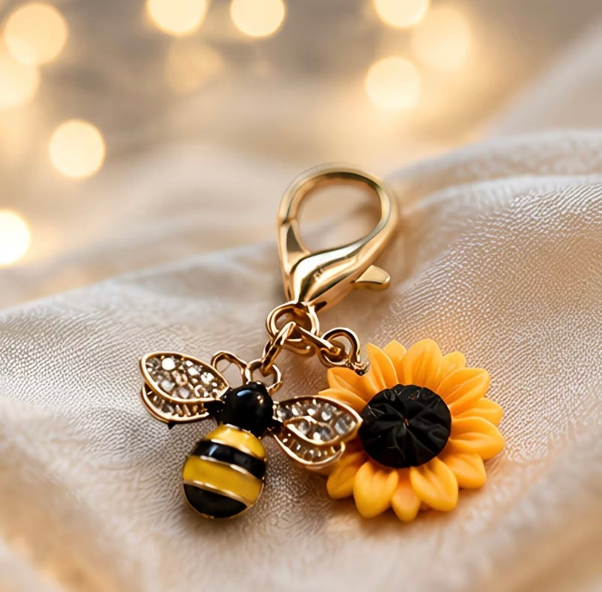 New Bee Sunflower Keychain - Small Gift Pendant, Cute and Unique Zipper Charm for DIY Decoration