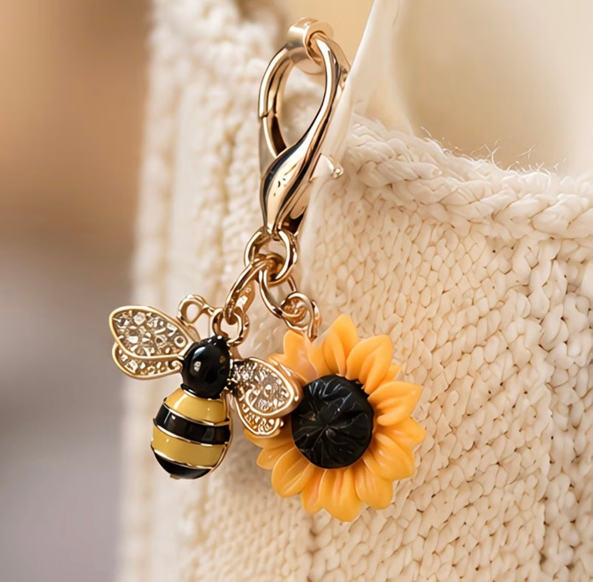 New Bee Sunflower Keychain - Small Gift Pendant, Cute and Unique Zipper Charm for DIY Decoration