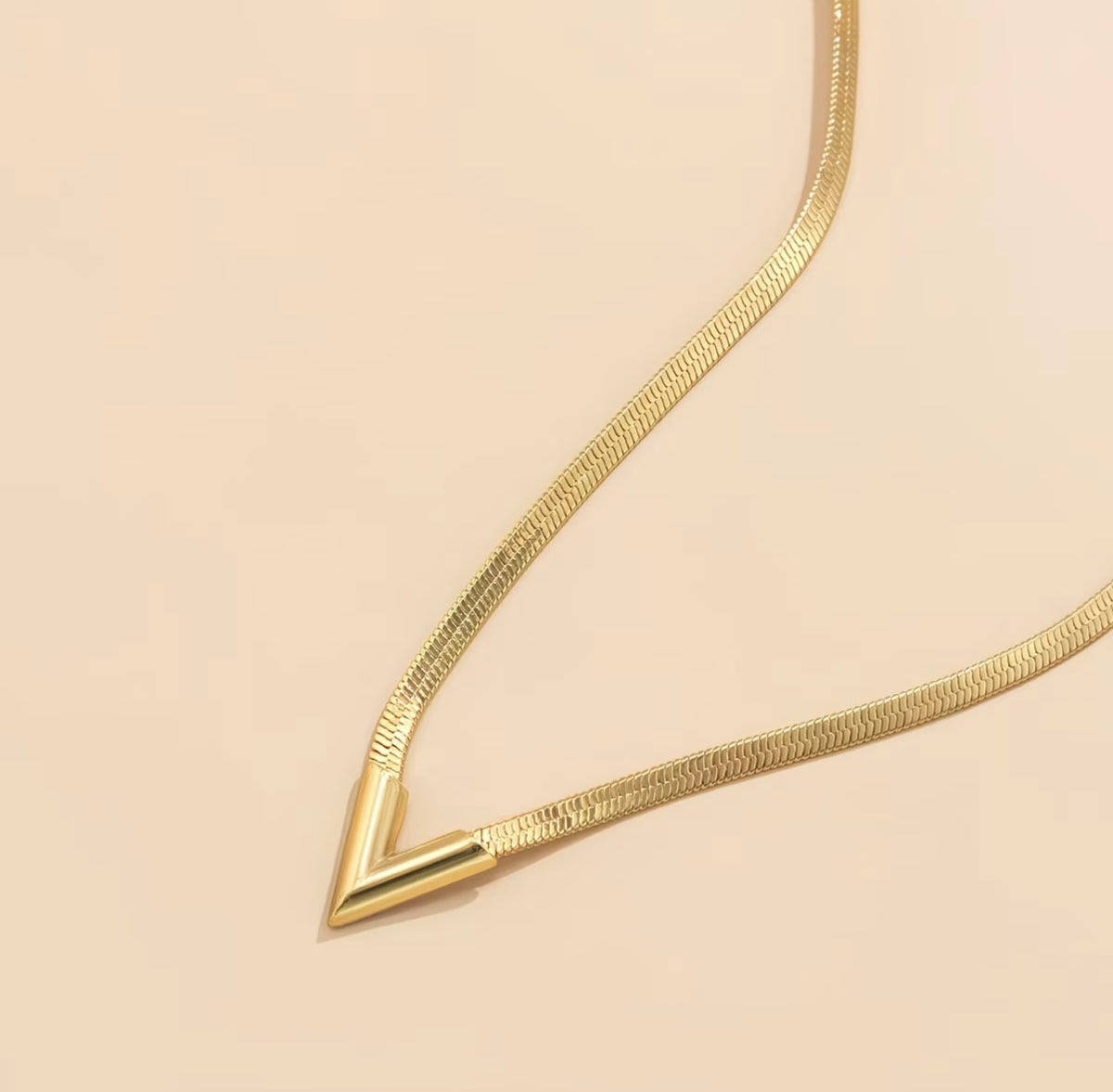 Elegant V-shaped Copper Flat Chain Necklace, Trendy Neck Accessory for Summer