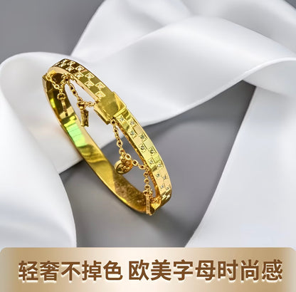 Cross-border 100% Light Luxury, Non-fading Bracelet (1 piece )
Hypoallergenic Jewelry with Colorfast Finish