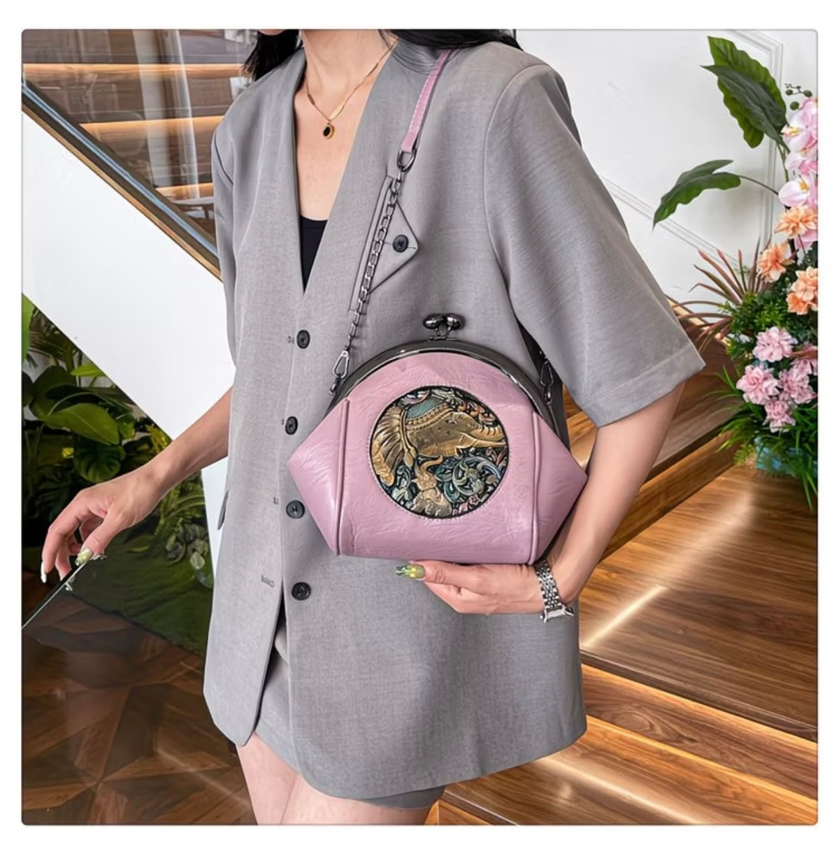 Vintage Clasp Shell-Shaped Crossbody Shoulder
Bag, Versatile