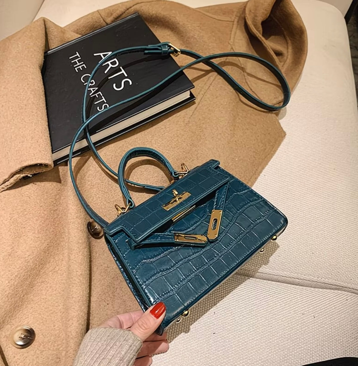 Minimalist Niche Handbag 2026 New Style Kelly Bag Mini Crocodile Pattern Handheld Trendy Crossbody Small
Shoulder Bag for Women