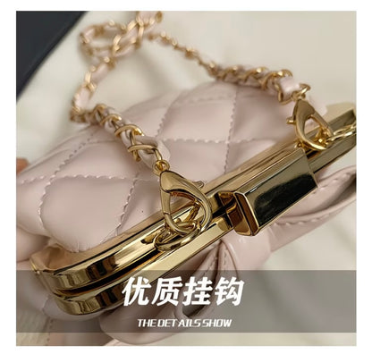 Stylish Chain-Mouth Red Envelope Crossbody Bag with Unique Design