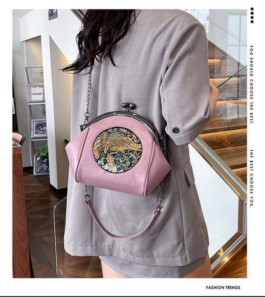 Vintage Clasp Shell-Shaped Crossbody Shoulder
Bag, Versatile