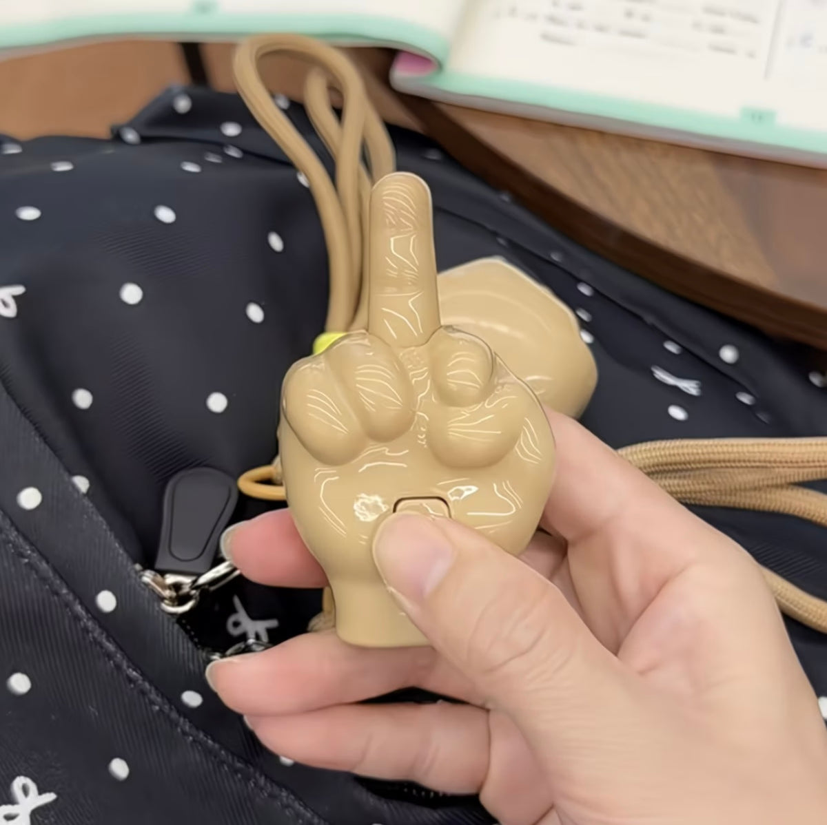 Abstract Funny Middle Finger Gesture Keychain - Prank Gift 🖕