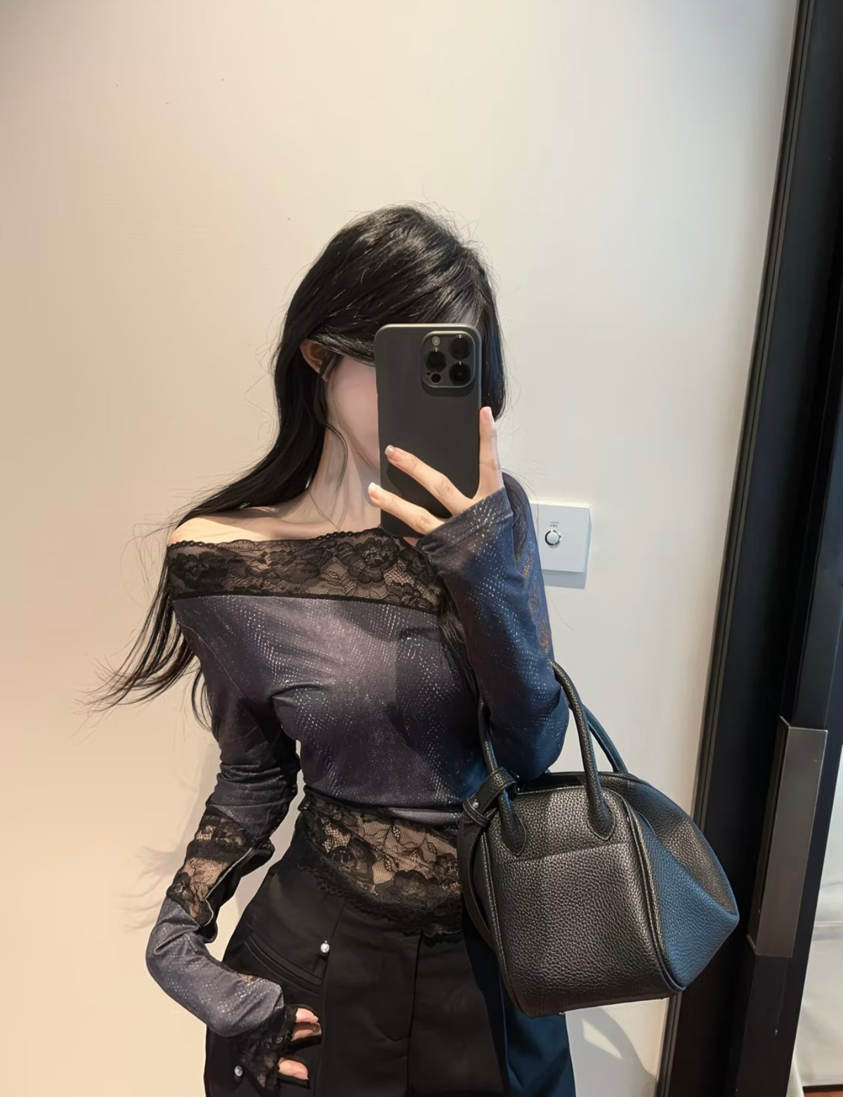 pring Spicy Girl Style Lace-Paneled Vintage
Long Sleeve T-Shirt, Stylish Outerwear Design with Irregular Hem for Slimming Effect 🐾🖤🪐