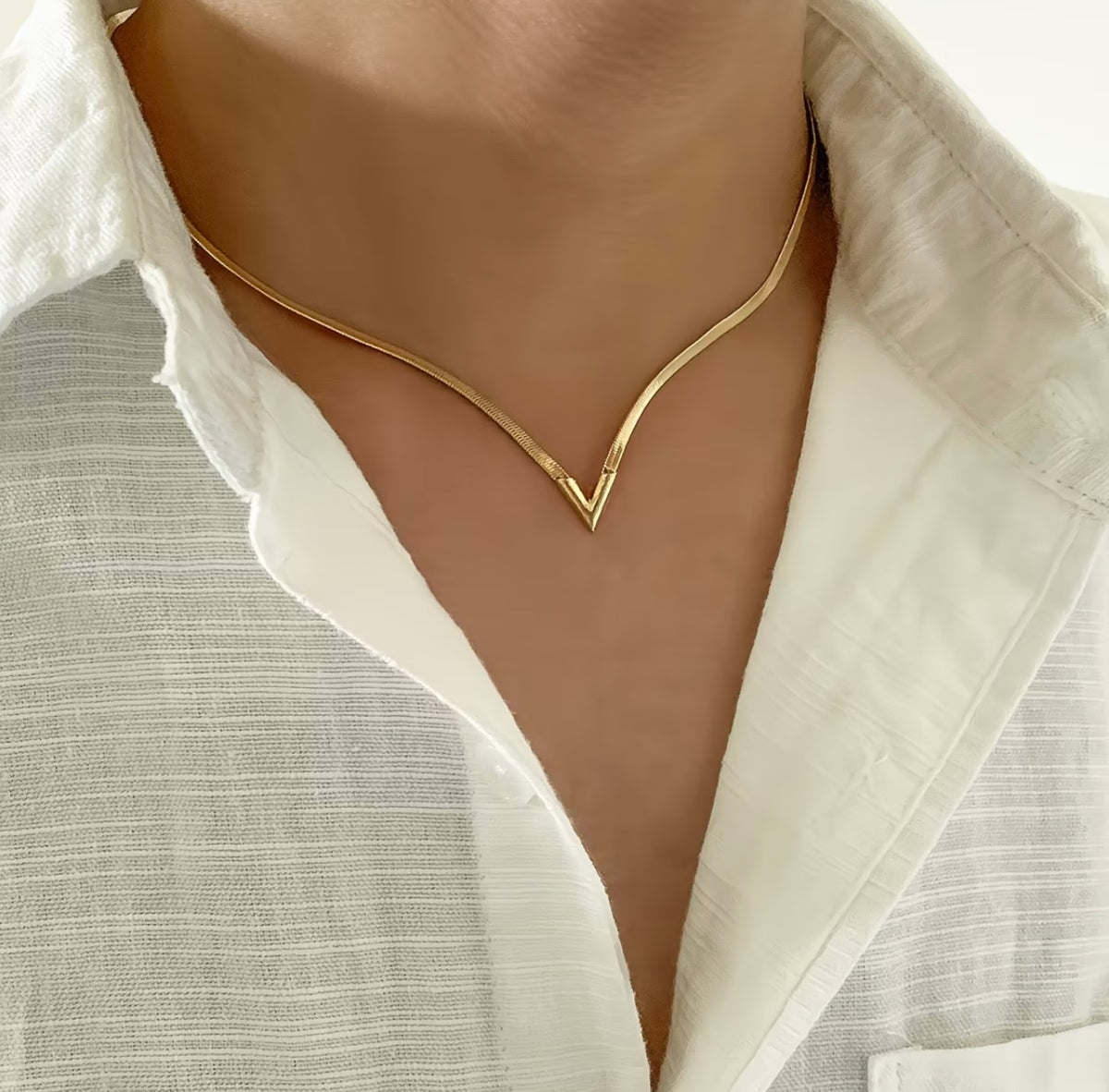 Elegant V-shaped Copper Flat Chain Necklace, Trendy Neck Accessory for Summer