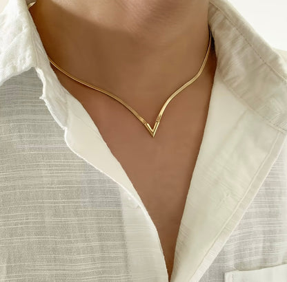 Elegant V-shaped Copper Flat Chain Necklace, Trendy Neck Accessory for Summer
