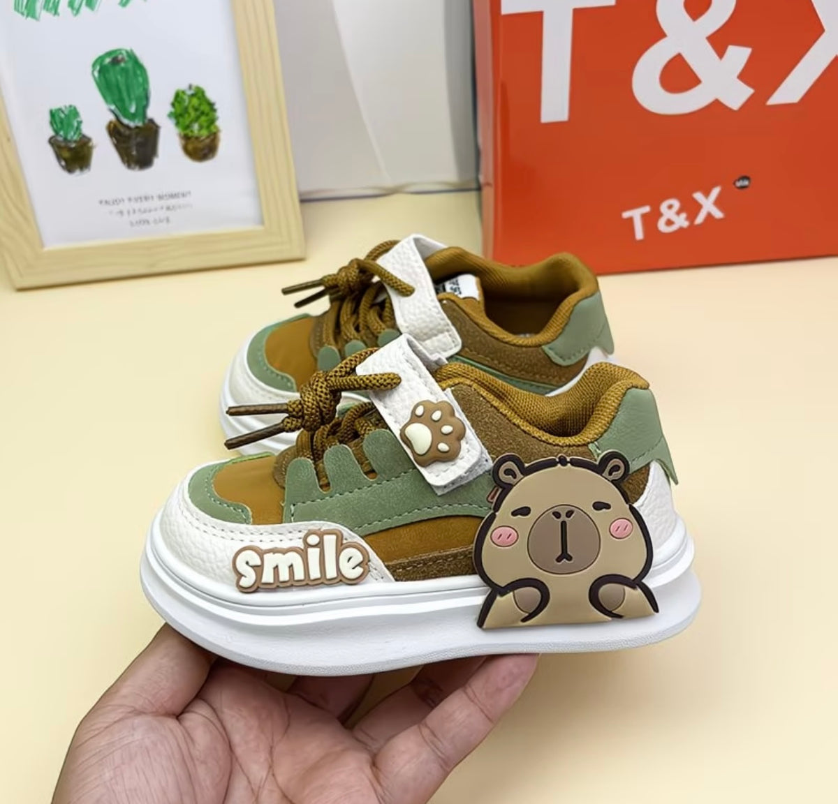 Boys' & Girls' Soft-Soled Sneakers  Capybara-Themed Sports Shoes for Kids of All Ages