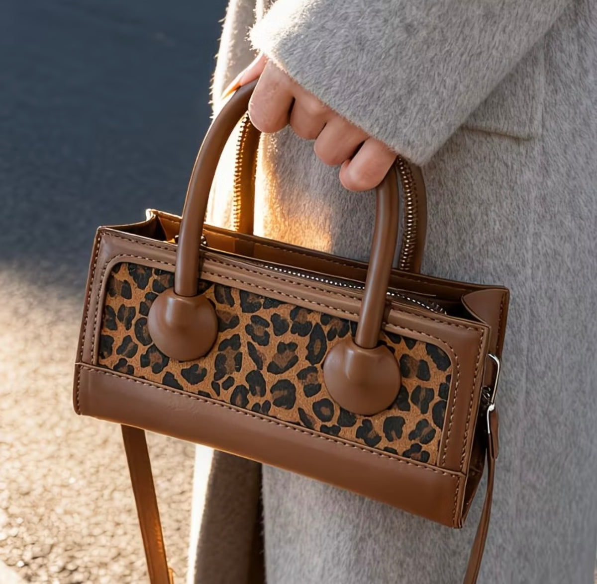 Vintage-style Leopard Print Small Bag for Women 🤎