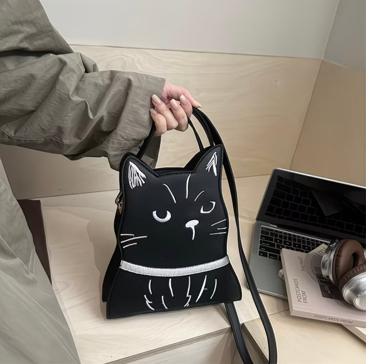 Large Capacity Shoulder Crossbody Bag with Cute Cat Design, Stylish Bucket Bag for Outdoor Use