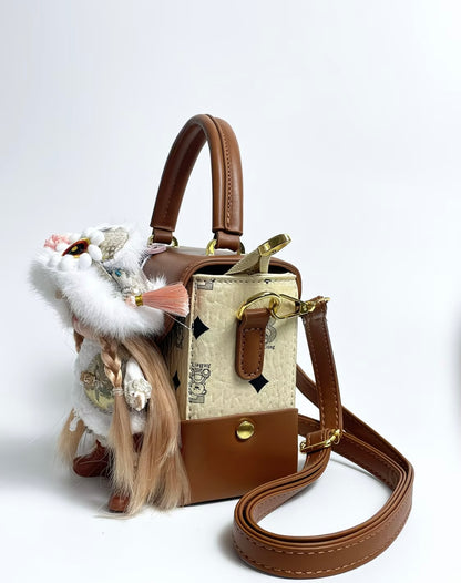 Light Luxury, High-End Cute Plush Doll Handbag for Women, Can Be Worn as Shoulder or Crossbody Small Purse 👝