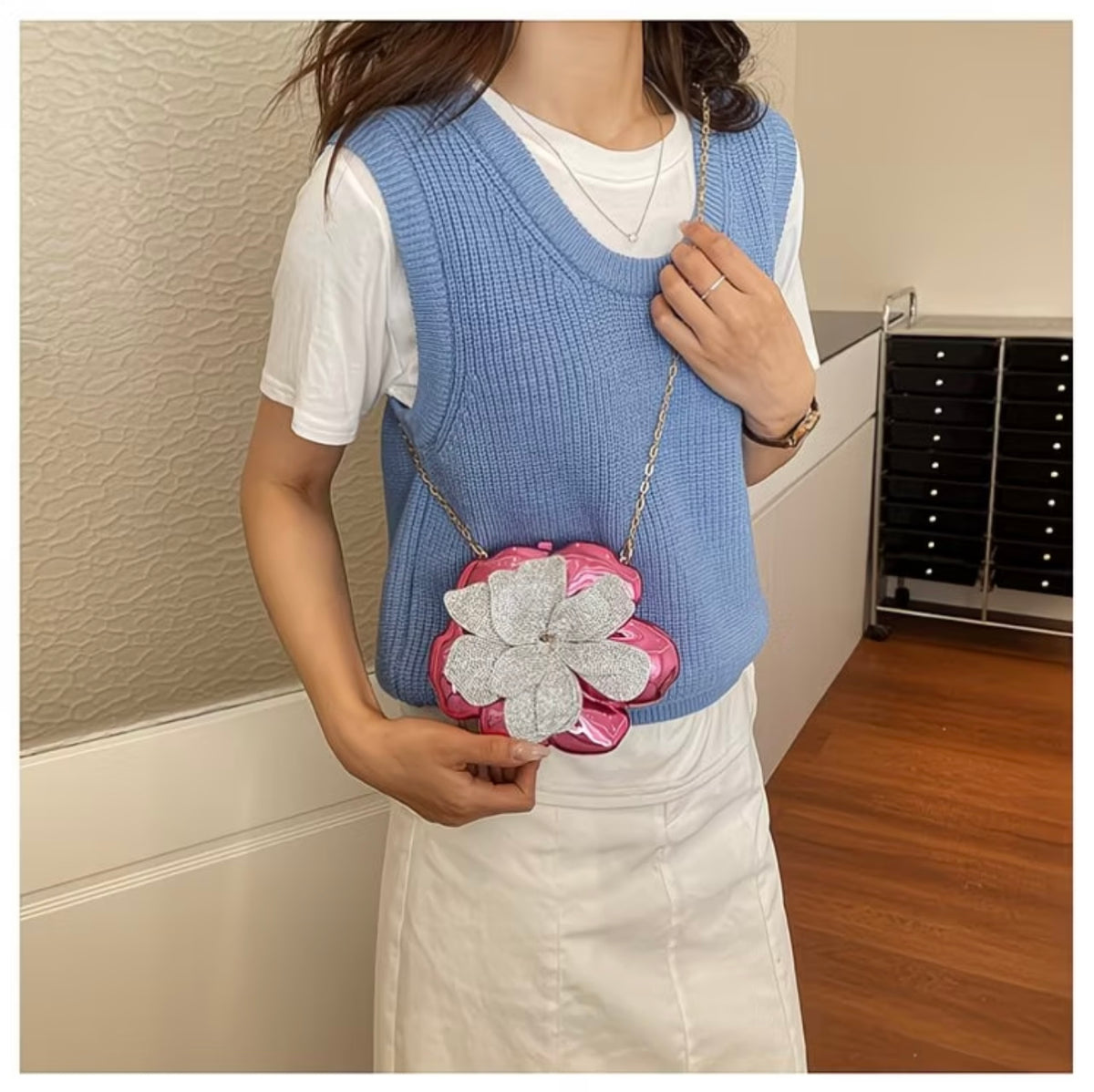 Elegant French-style golden sparkling rhinestone floral acrylic clutch bag 🌸