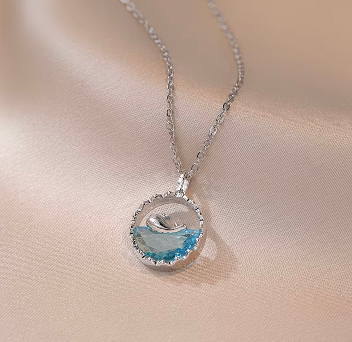 Whale-themed Unique Design, Elegant Iridescent Blue Ocean Collarbone Chain from the Marine Series 🌊🐬