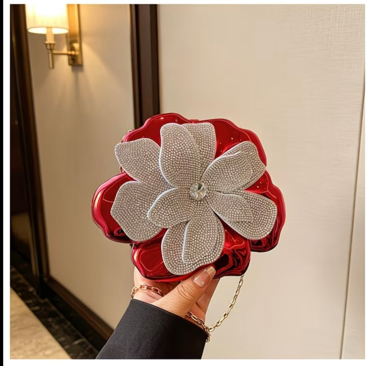 Elegant French-style golden sparkling rhinestone floral acrylic clutch bag 🌸
