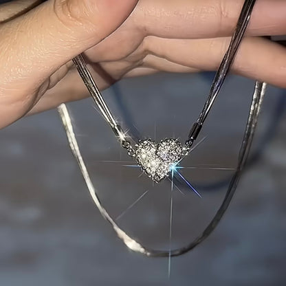 Luxury Diamond-Studded Heart-Shaped
Magnetic Pendant Necklace for Women - Summer Niche Design, Versatile Elegant Collarbone Chain 🧊🤍
