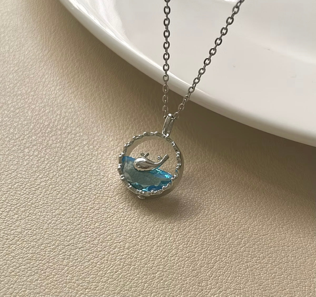 Whale-themed Unique Design, Elegant Iridescent Blue Ocean Collarbone Chain from the Marine Series 🌊🐬