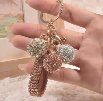 Exquisite Cartoon Cute Diamond-Studded Ball Keychain Pendant, Universal Anti-Loss Gift Accessory for Women's Bags✨