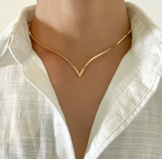 Elegant V-shaped Copper Flat Chain Necklace, Trendy Neck Accessory for Summer