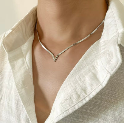 Elegant V-shaped Copper Flat Chain Necklace, Trendy Neck Accessory for Summer
