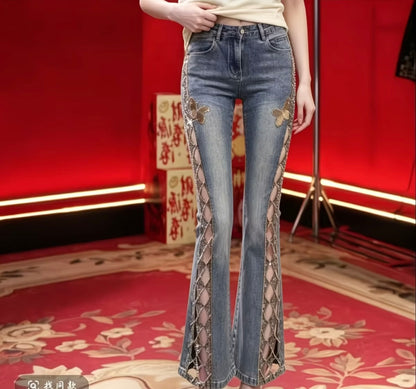 Spring/Summer New High-Waisted Stretch Denim
Cropped Pants with Butterfly Embroidery, Side Cut-Outs, Rhinestone Accents, Slimming Flared Leg Design 👖