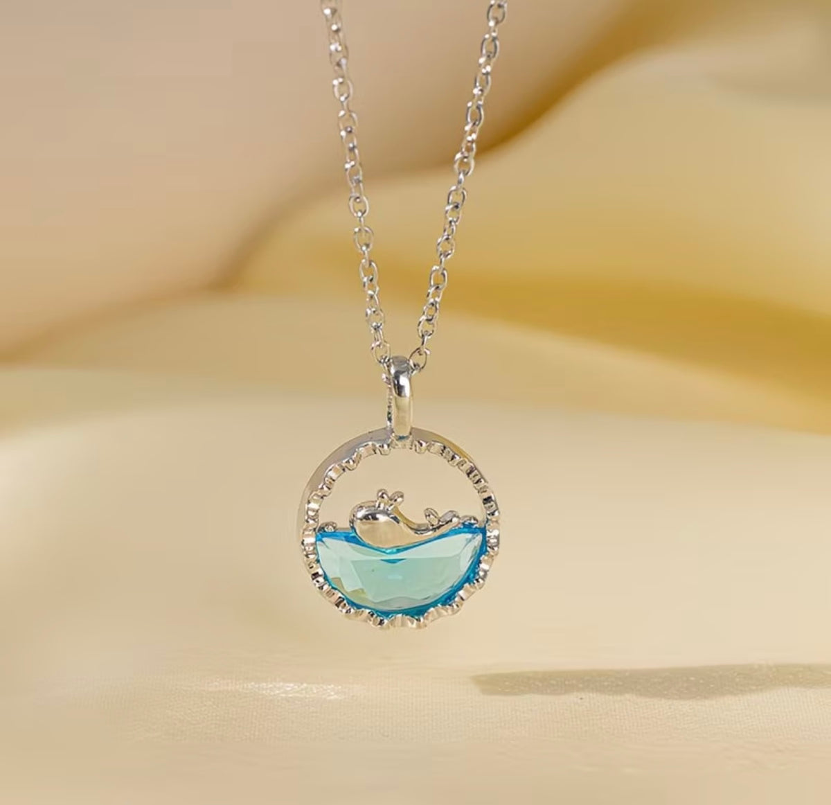 Whale-themed Unique Design, Elegant Iridescent Blue Ocean Collarbone Chain from the Marine Series 🌊🐬