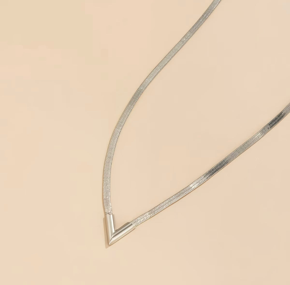 Elegant V-shaped Copper Flat Chain Necklace, Trendy Neck Accessory for Summer
