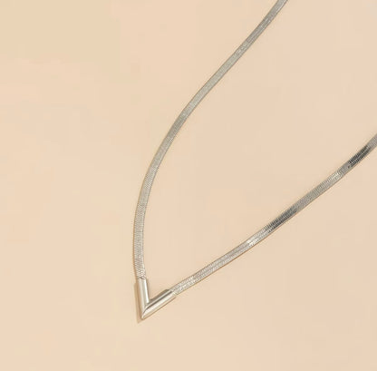 Elegant V-shaped Copper Flat Chain Necklace, Trendy Neck Accessory for Summer