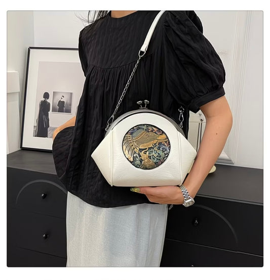 Vintage Clasp Shell-Shaped Crossbody Shoulder
Bag, Versatile